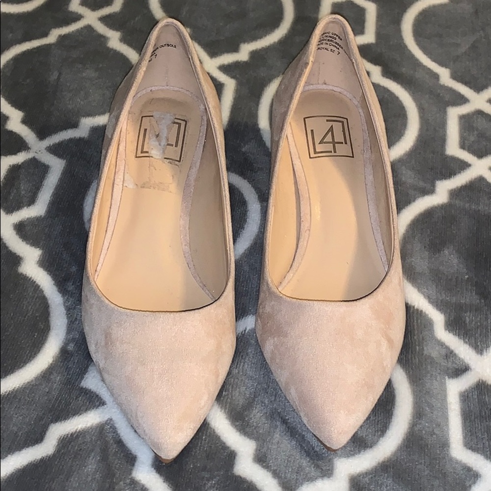 Never worn light pink suede kitten heel